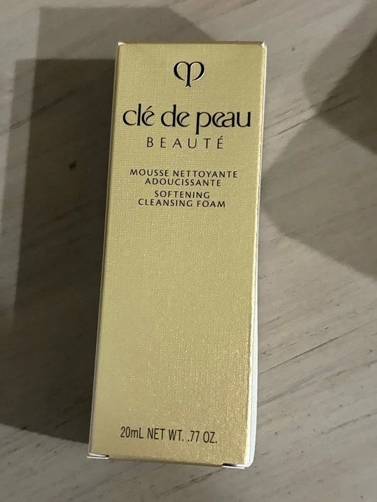CHANEL Clé de Peau Beauté Softening Cleansing Foam — Gold - Picture 1 of 3